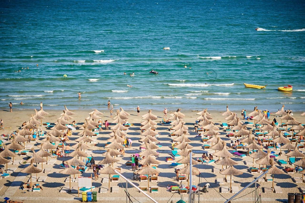 Seascape Apartment Spa N Pool Beach Resort Mamaia Exterior photo
