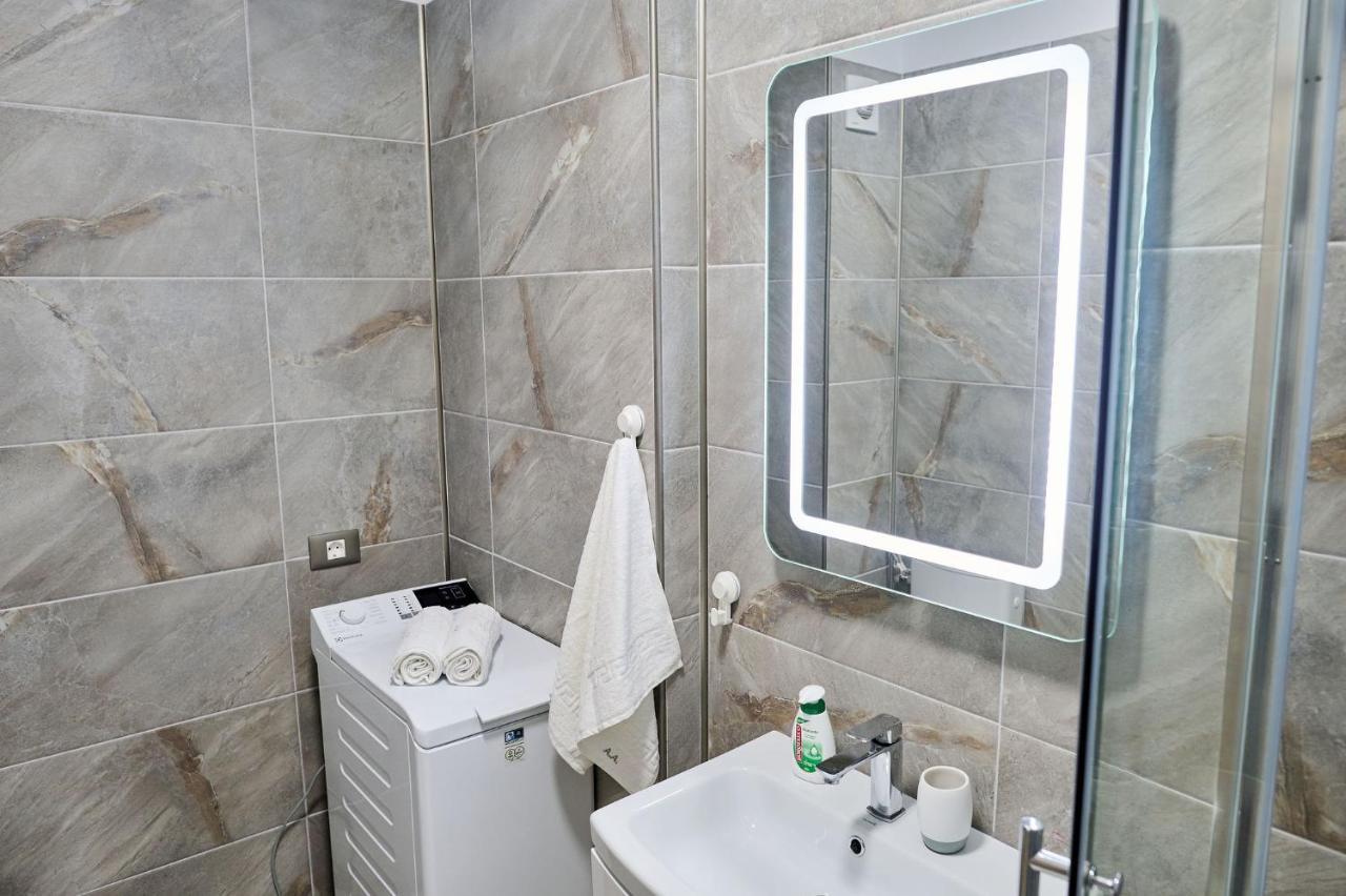 Seascape Apartment Spa N Pool Beach Resort Mamaia Exterior photo