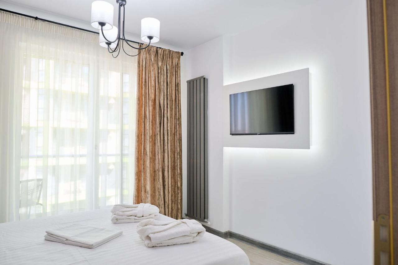 Seascape Apartment Spa N Pool Beach Resort Mamaia Exterior photo