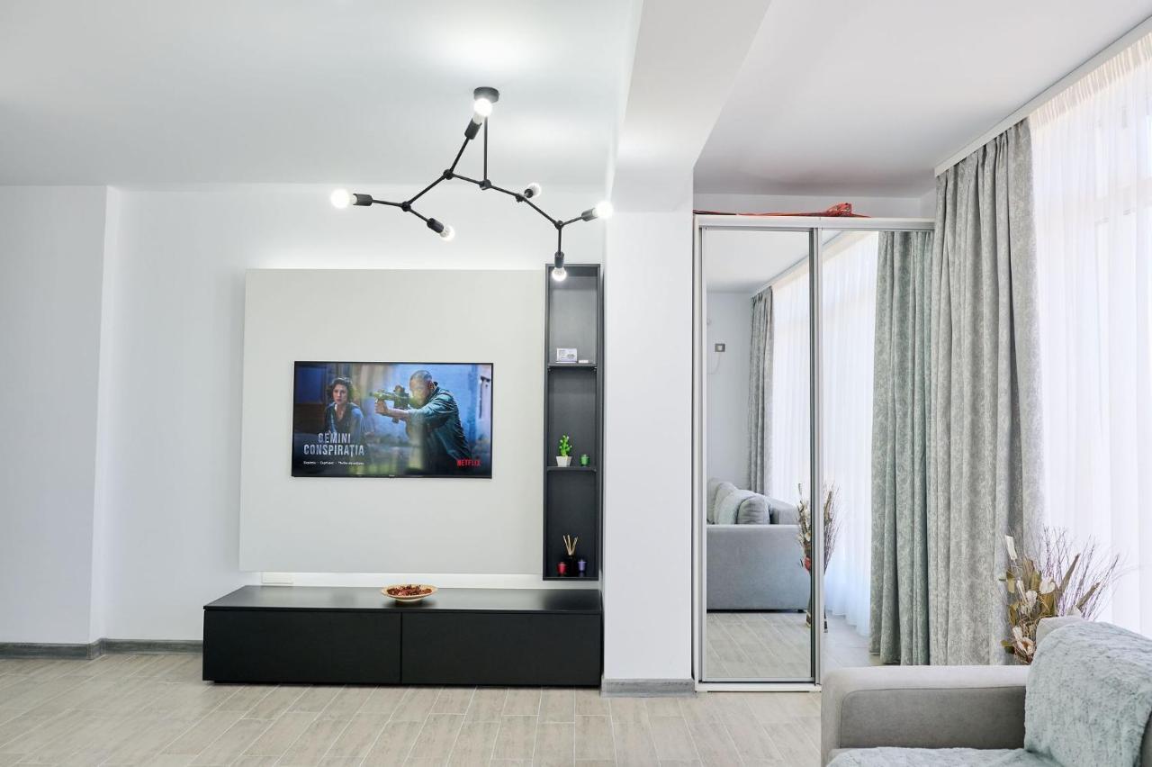 Seascape Apartment Spa N Pool Beach Resort Mamaia Exterior photo