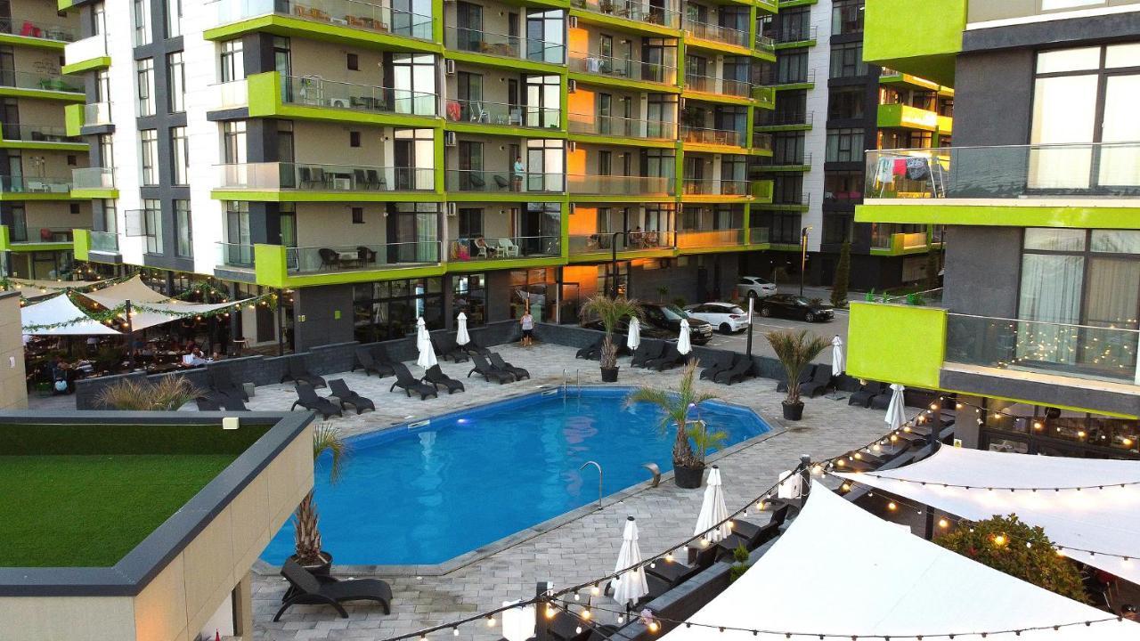 Seascape Apartment Spa N Pool Beach Resort Mamaia Exterior photo